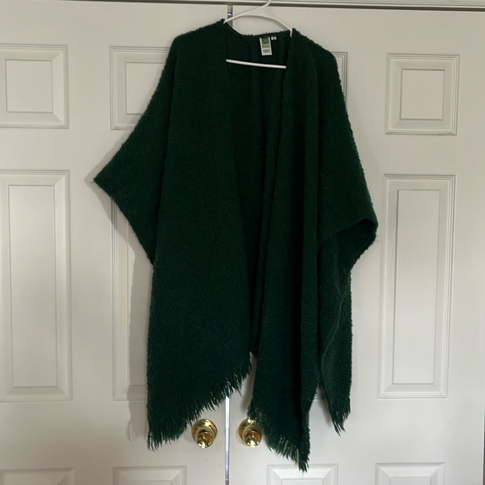Gorgeous wool made in Ireland Branigan Weavers shawl in green